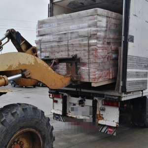 53 de baxuri cu țigări descoperite în remorca unui camion, în PTF Siret