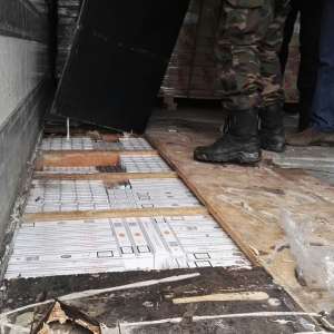 53 de baxuri cu țigări descoperite în remorca unui camion, în PTF Siret