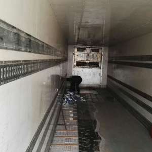 53 de baxuri cu țigări descoperite în remorca unui camion, în PTF Siret