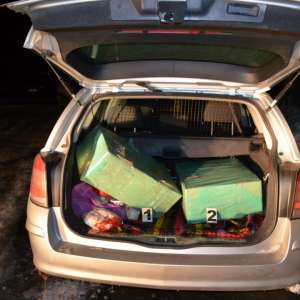 Colete cu ţigări, depistate într-un autoturism la Darabani   