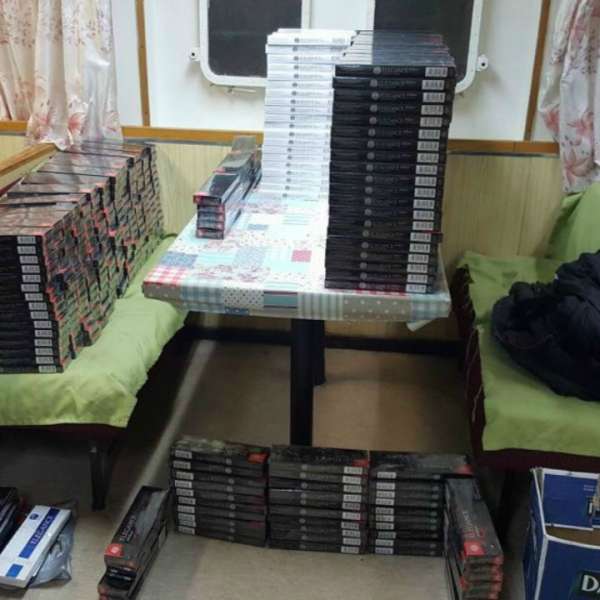Peste 6.000 pachete cu ţigări de contrabandă, descoperite la bordul unei nave sosite în Portul Constanța