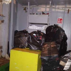Peste 6.000 pachete cu ţigări de contrabandă, descoperite la bordul unei nave sosite în Portul Constanța