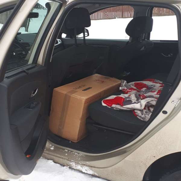 Țigări de contrabandă descoperite într-un autoturism