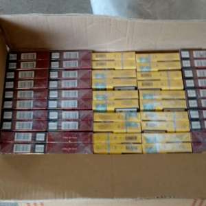 Țigări de contrabandă descoperite într-un autoturism