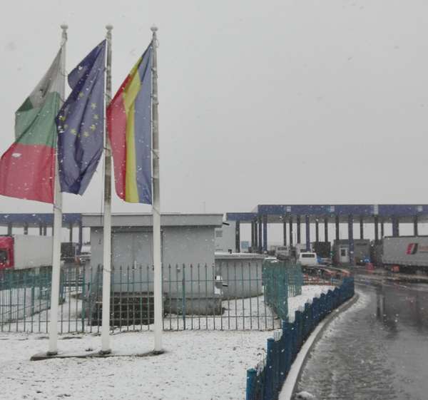 Trafic restricţionat temporar pentru autoturisme, din cauza condițiilor hidrologice, la trecerea cu bacul de la P.T.F. Bechet