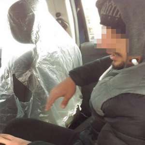 Două persoane ascunse într-un autoturism încărcat pe platforma unui tren de marfă internaţional