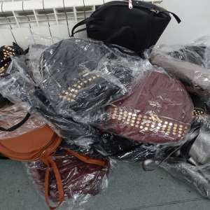 Bunuri  susceptibile a fi contrafăcute, descoperite la P.T.F. Giurgiu