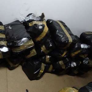 Aproximativ 1500 de bunuri, susceptibile a fi contrafăcute, descoperite la P.T.F. Giurgiu