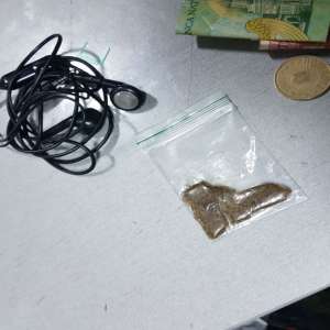 Un tânăr din R. Moldova, consumator de droguri, a încercat să treacă frontiera  cu haşişul ascuns în pantofi