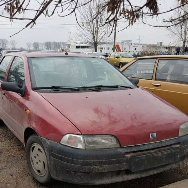 Tânăr depistat de poliţiştii de frontieră la volanul unui autoturism neînmatriculat  