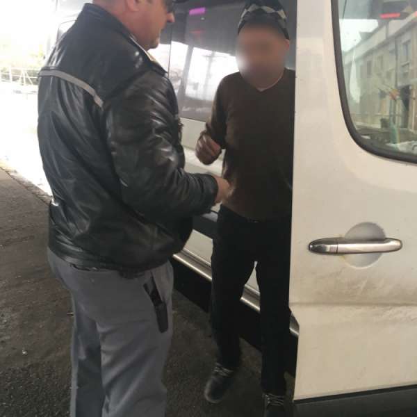 Certificat de înmatriculare fals, depistat la Albiţa   