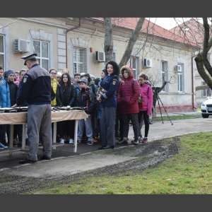         ”Şcoala altfel”       la Inspectoratul Teritorial al Poliţiei de Frontieră ORADEA