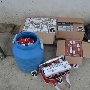 Percheziţii domiciliare la Rădăuți Prut: aproximativ 40.000 ţigarete de contrabandă descoperite