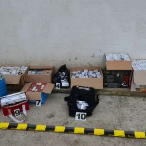 Percheziţii domiciliare la Rădăuți Prut: aproximativ 40.000 ţigarete de contrabandă descoperite