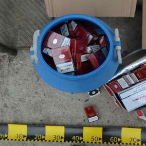 Percheziţii domiciliare la Rădăuți Prut: aproximativ 40.000 ţigarete de contrabandă descoperite
