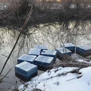 Focuri de arma pentru oprirea contrabandistilor si peste 31.500 pachete cu ţigări confiscate de poliţiştii de frontieră