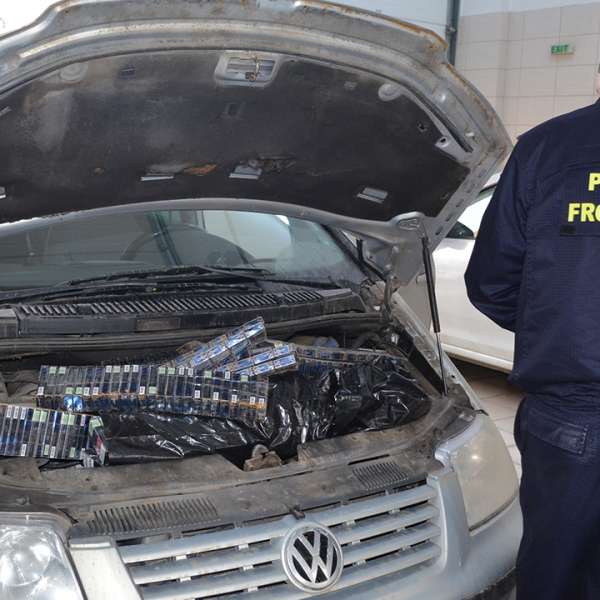 Trei poliţisti de frontieră, de la Galaţi şi Cluj, au refuzat sume importante de bani oferite de trei cetăţeni
