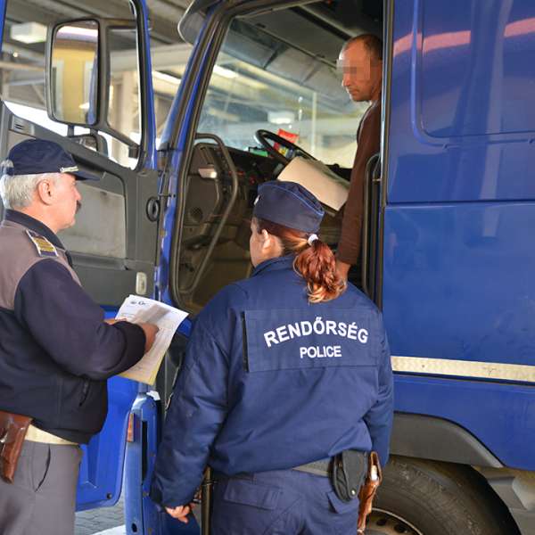 Trafic restricţionat pe teritoriul Ungariei, pentru autovehiculele de mare tonaj, cu ocazia sărbătorilor pascale