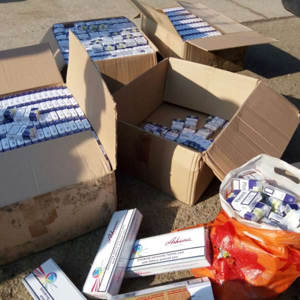 Percheziţii domiciliare la Brăila: aproximativ 100.000 ţigarete de contrabandă descoperite