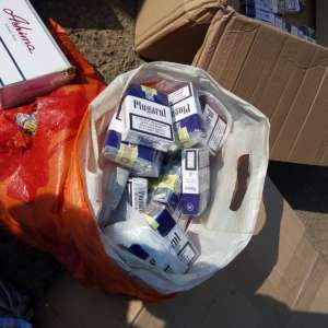 Percheziţii domiciliare la Brăila: aproximativ 100.000 ţigarete de contrabandă descoperite