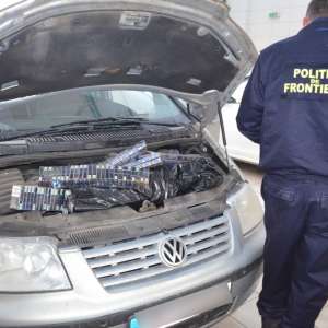 Doi poliţisti de frontieră, de la Galaţi, au refuzat sume importante de bani oferite de doi cetăţeni