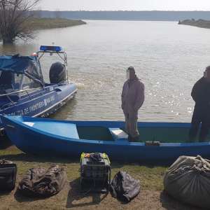 Doi bulgari, depistaţi de polițiștii de frontieră în timp ce pescuiau în apele românești