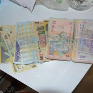 Percheziţii la persoane implicate în contrabanda cu produse din tutun