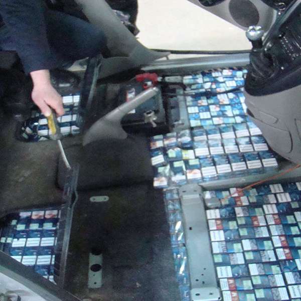 Peste 13.500 pachete țigări confiscate la frontiera de nord