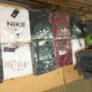 Sute de bunuri  susceptibile a fi contrafăcute, descoperite de poliţiştii de frontieră de la P.T.F. Ostrov