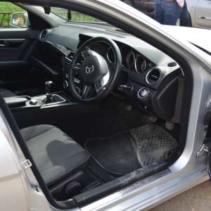 Mercedes căutat de autorităţile din Marea Britanie, descoperit de polițiștii de frontieră