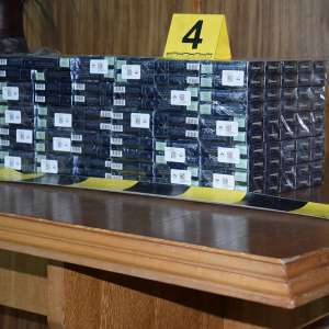 Peste 2.300 pachete de ţigări, confiscate la Borș