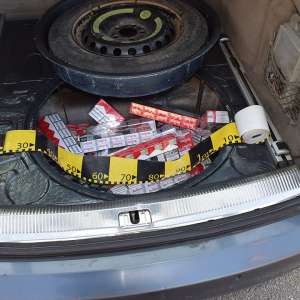 Peste 2.300 pachete de ţigări, confiscate la Borș