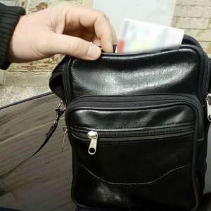 Carte de identitate falsă, descoperită la controlul de frontieră