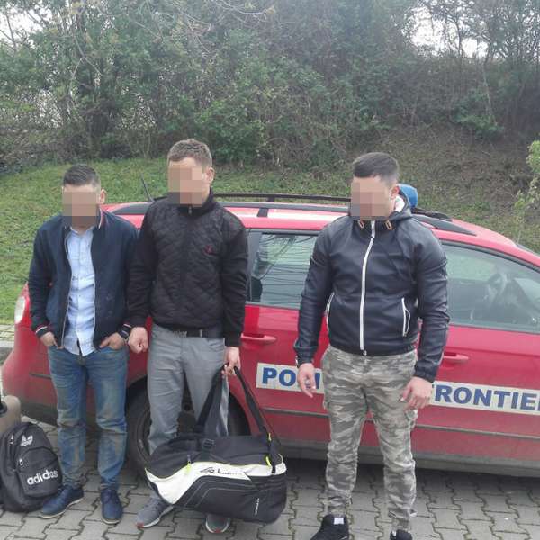 Un cetățean Kosovo și un cetățean turc, călăuziți de un cetățean francez, depistaţi de poliţiştii de frontieră timişeni la graniţa cu Serbia