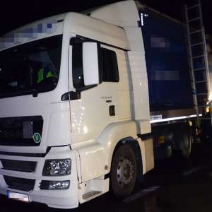 Patru cetățeni afgani ascunşi într-un autocamion, descoperiţi la P.T.F. Giurgiu