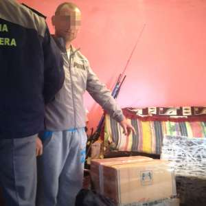 Un botoșănean a fost prins de polițiștii de frontieră în timp ce incendia țigări de contrabandă