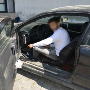 Autoturism şi bunuri furate de doi minori, descoperite de polițiștii de frontieră ieşeni la câteva ore de când fuseseră furate