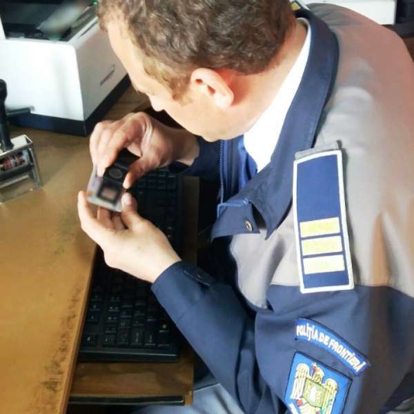 Permise de conducere false, depistate la controlul de frontieră