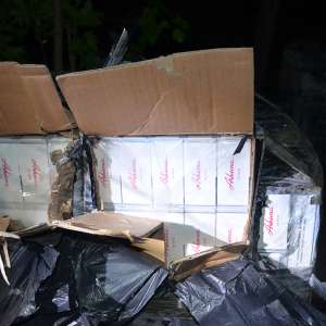 10.000 de pachete cu ţigări de contrabandă, confiscate la frontiera cu R. Moldova