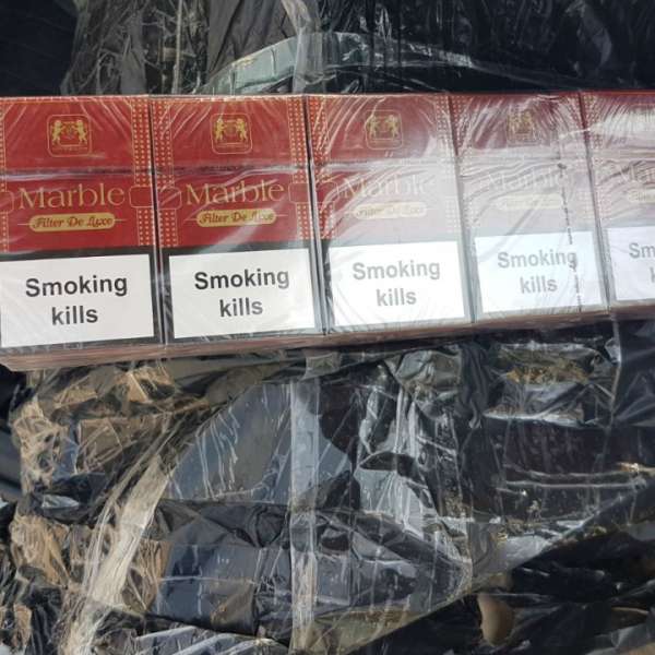 Percheziţii la persoane implicate în contrabanda cu produse din tutun