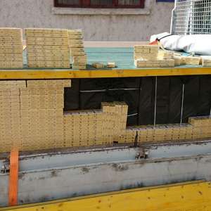 Trei cetățeni români cercetați pentru contrabandă și 24.000 de pachete cu țigări confiscate la frontiera de nord