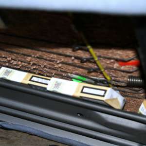 Țigări de contrabandă descoperite la frontiera de est