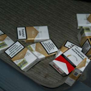 Țigări de contrabandă descoperite la frontiera de est