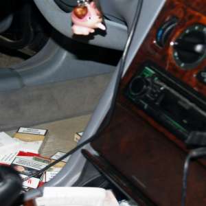 Țigări de contrabandă descoperite la frontiera de est