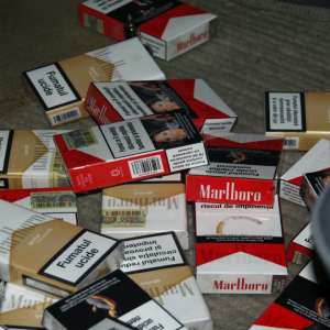 Țigări de contrabandă descoperite la frontiera de est
