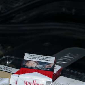 Țigări de contrabandă descoperite la frontiera de est