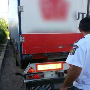 Acte nereale pentru marfa transportată, depistate în P.T.F. Albița