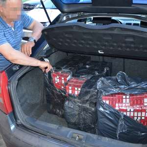 Peste 91.900 de pachete cu țigări de contrabandă descoperite în urma unor percheziţii domiciliare