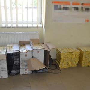 Țigări în cutii de detergent, descoperite în PTF Halmeu