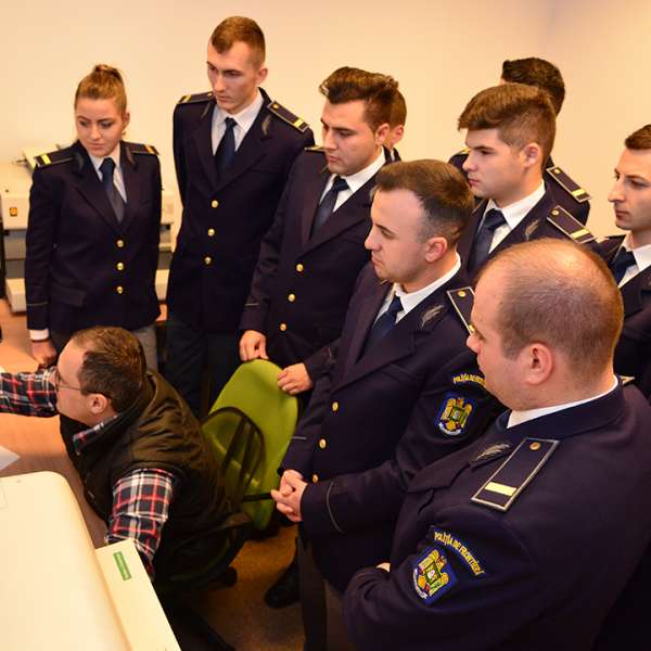 Cum să devii poliţist de frontieră
